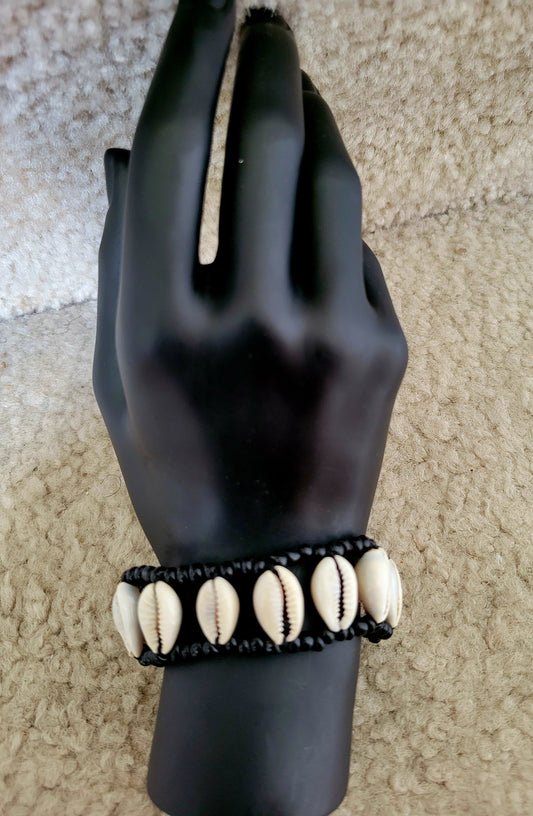Ade's Exquisite Cowrie Shell Bracelet: A Timeless Statement of Culture and Elegance