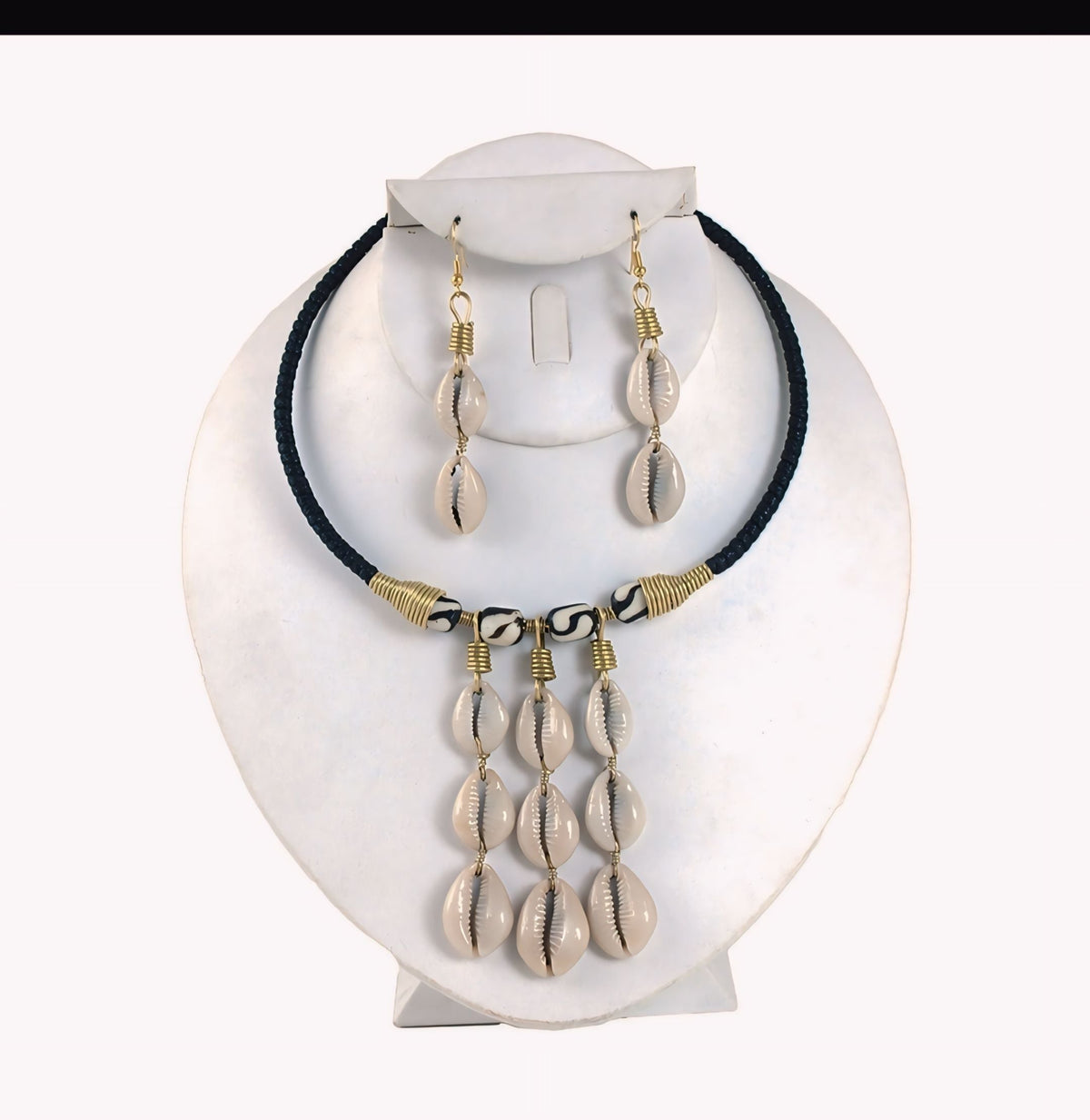 Nia Cowrie Gift Set